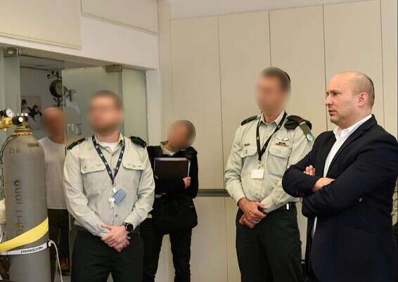 ונה: ביקביקור שהב"ט בנט מלפני שבועיים בפרויקט הסבת המכונות ביחידה 81// צילום" דו"צ 